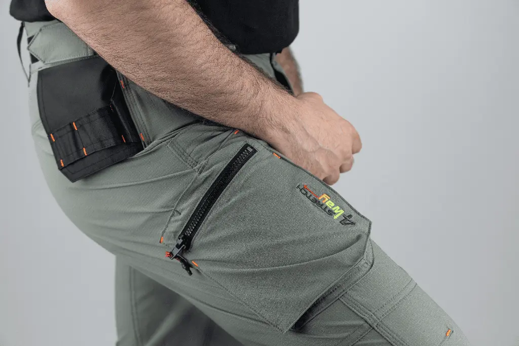 ZOOM_1865 SEISME_POCHE CUISSE.webp