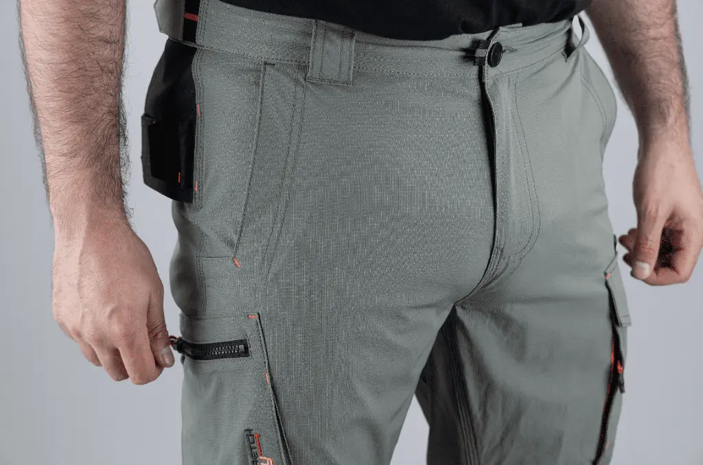 ZOOM_1865 SEISME_3 QUART_POCHE MAIN.webp